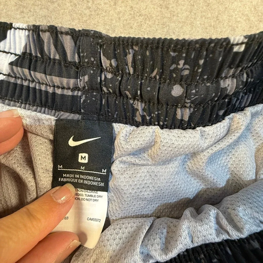 NWT Nike Mens Swim Trunks M Black Grey Collage Swoosh Board‎ Shorts NESS9454-001